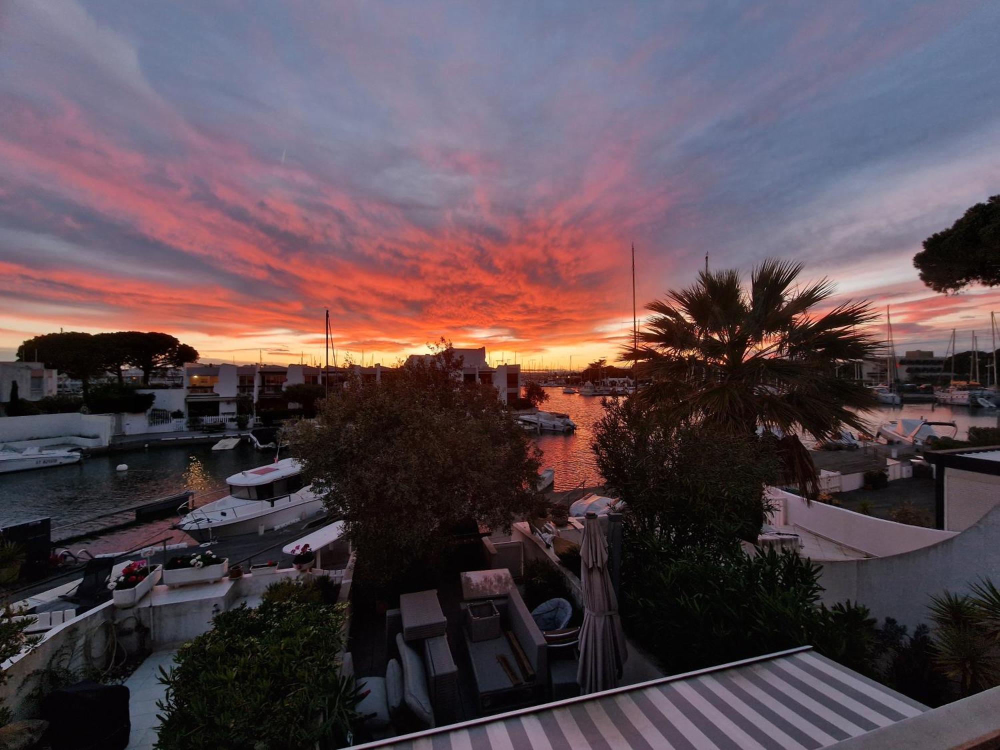 Marina Exceptionnelle - 8 Pers - 120 M2 Vue Mer - Suites Parentales - Cinema - Ponton Le Grau-du-Roi Dış mekan fotoğraf